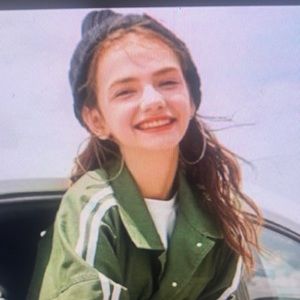 Meet your Posher, Nikia